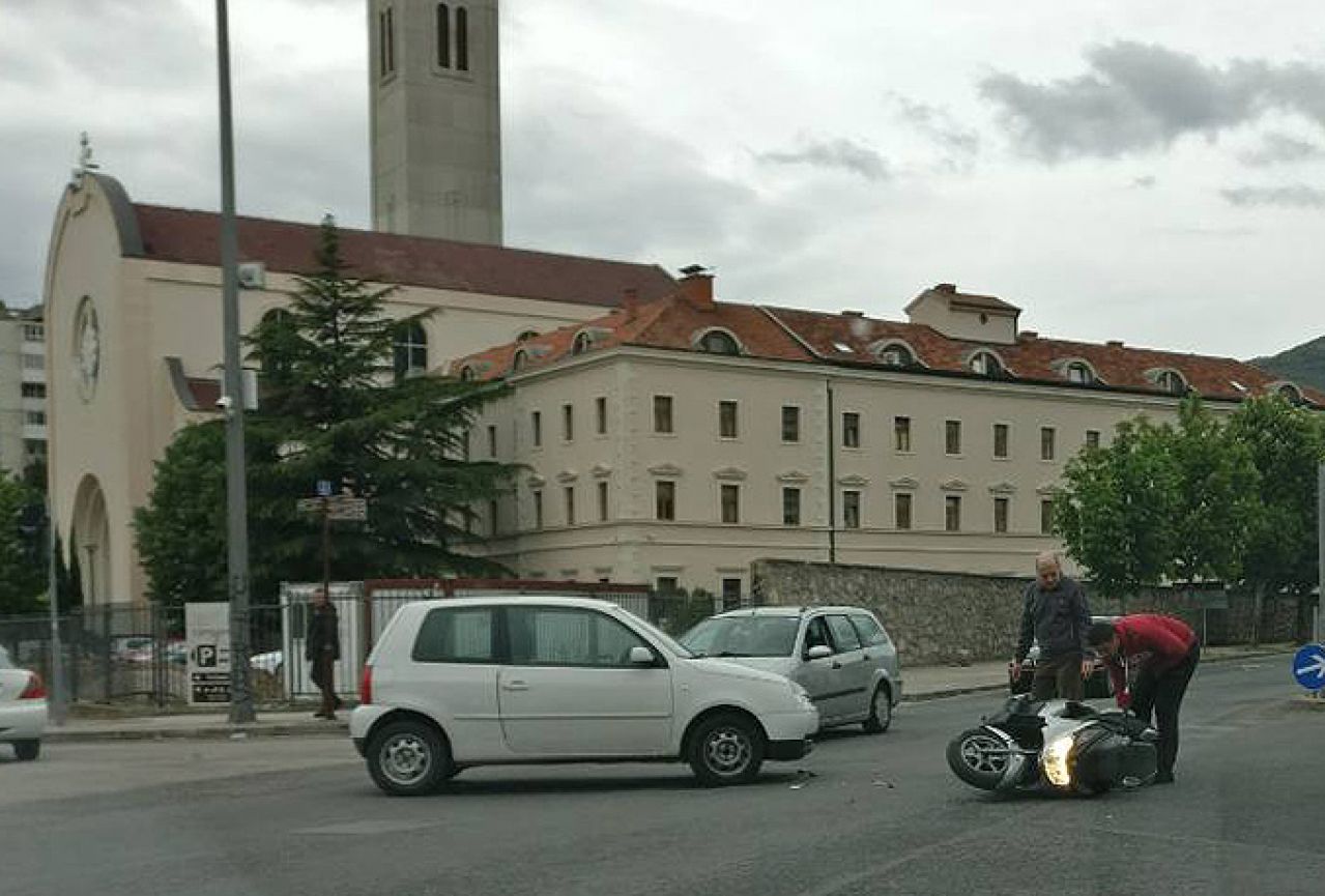 Mostar: Sudar skutera i automobila