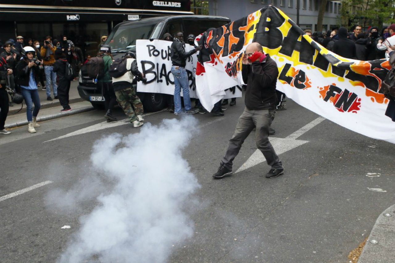 Parižani prosvjeduju protiv Marine le Pen