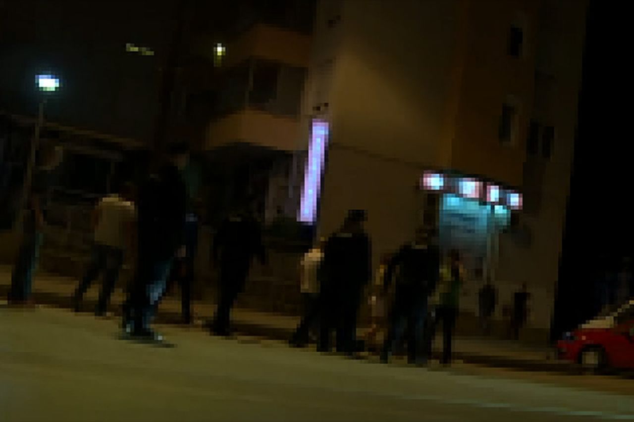 VIDEO | Slučajevi X u Mostaru: Napadnuti policija i snimatelj