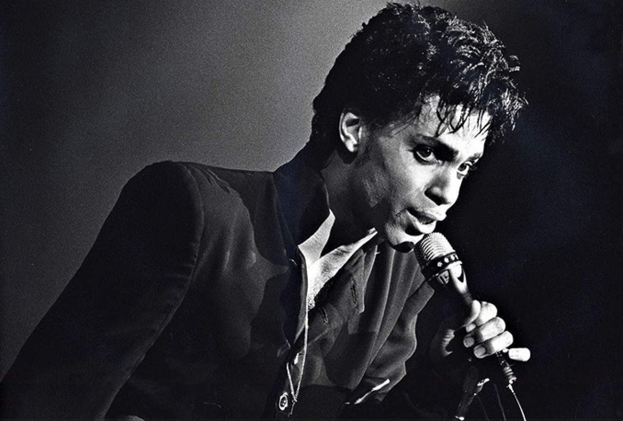 Poslušajte prvu neobjavljenu pjesmu legendarnog Princea
