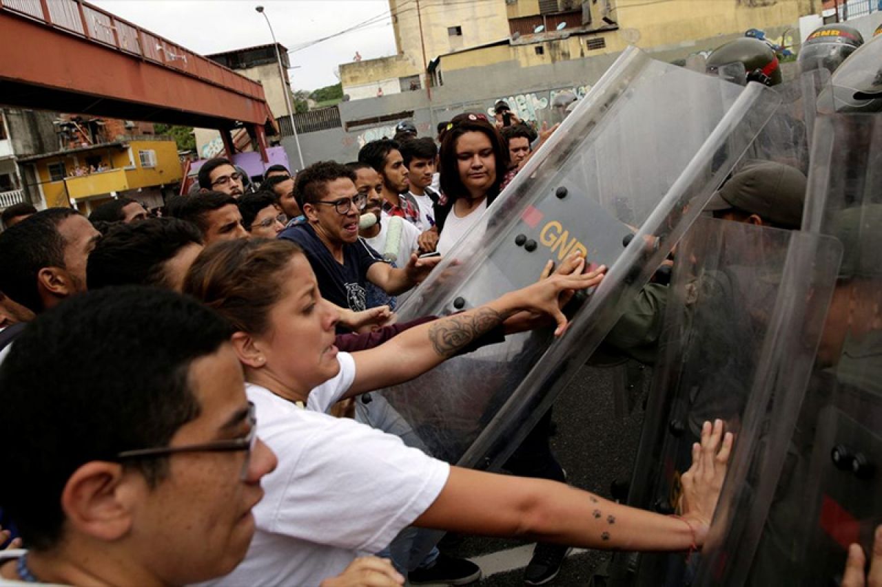  U valu nasilja u Venezueli u tri tjedna ubijeno 20 ljudi
