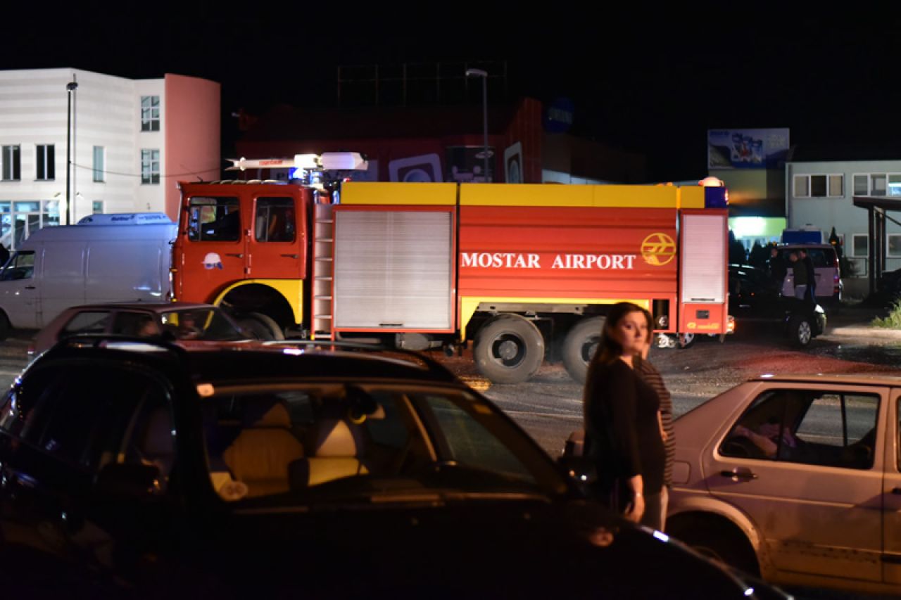VIDEO | Požar u Bingu: U gašenje se uključili i vatrogasci s aerodroma