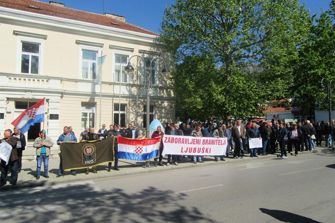 Prosvjedi u Ljubuškom: Branitelji čekaju Čovića