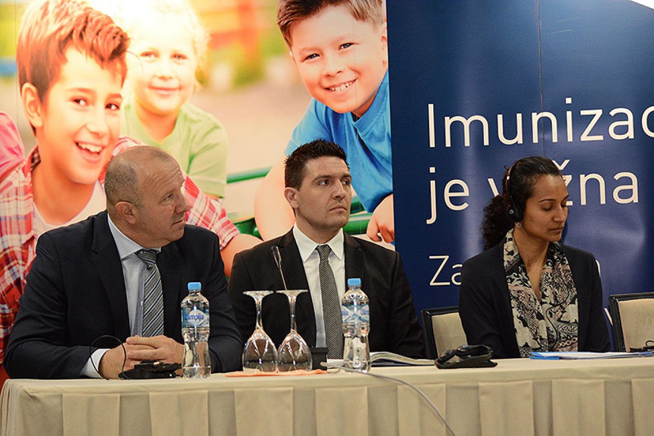 Vlada osigurala 4.500.000 KM za imunizaciju i uputila apel: Roditelji cijepite djecu