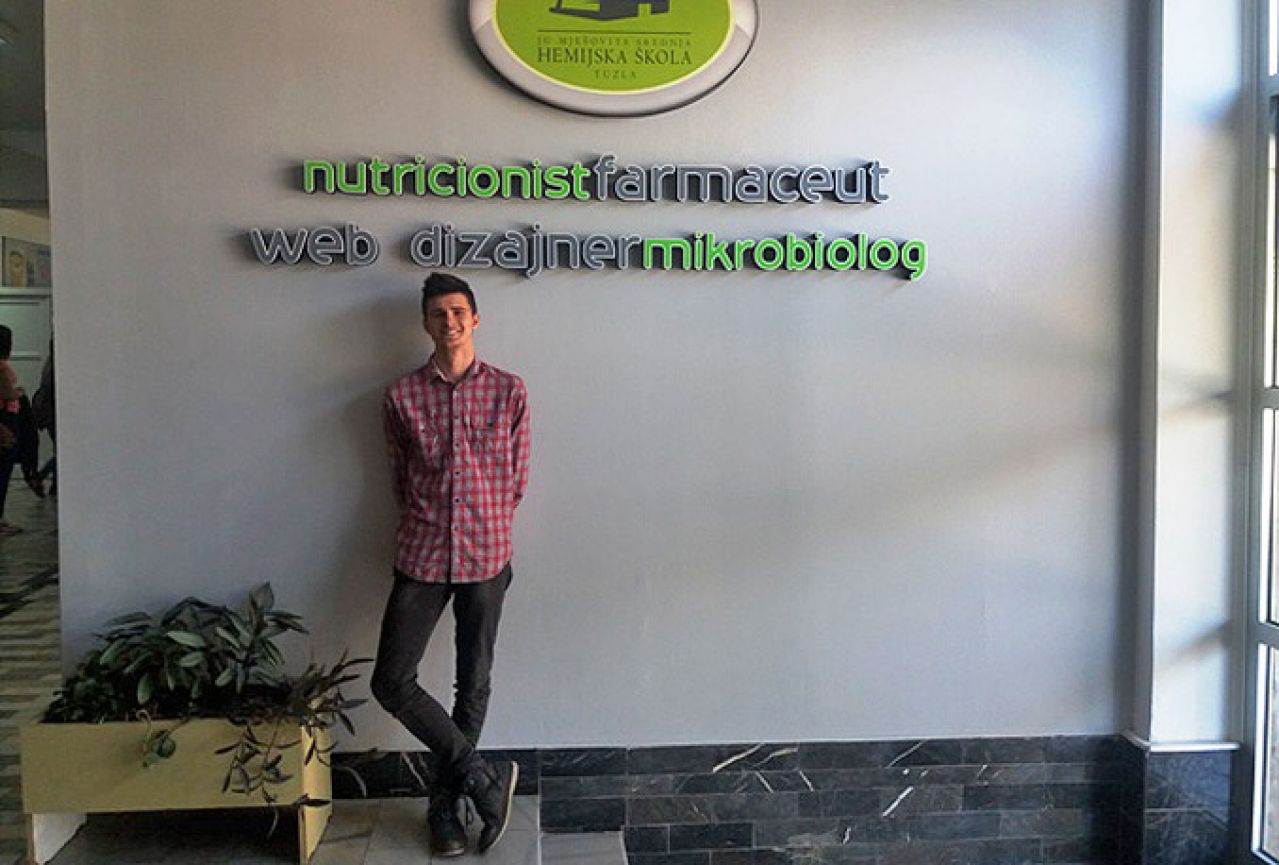VIDEO | Srednjoškolac iz Tuzle najbolji mladi poduzetnik Balkana