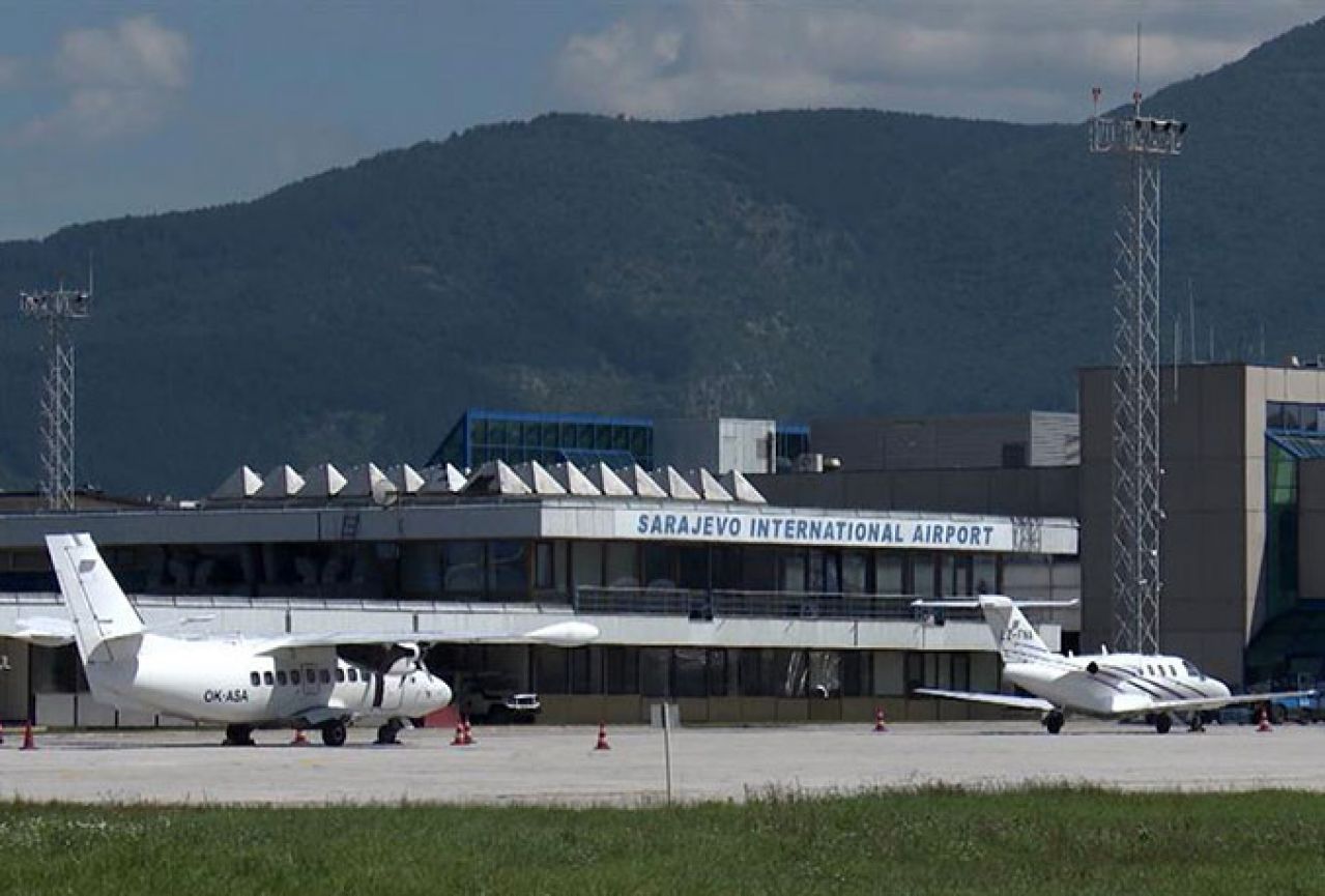 Vjetar prizemljio zrakoplove u Međunarodnoj zračnoj luci Sarajevo