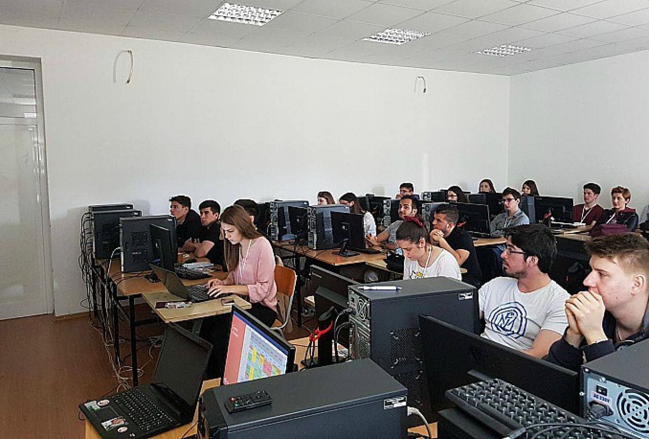 Mostar: Održan stručni seminar “Software or hardware!? What about both?”