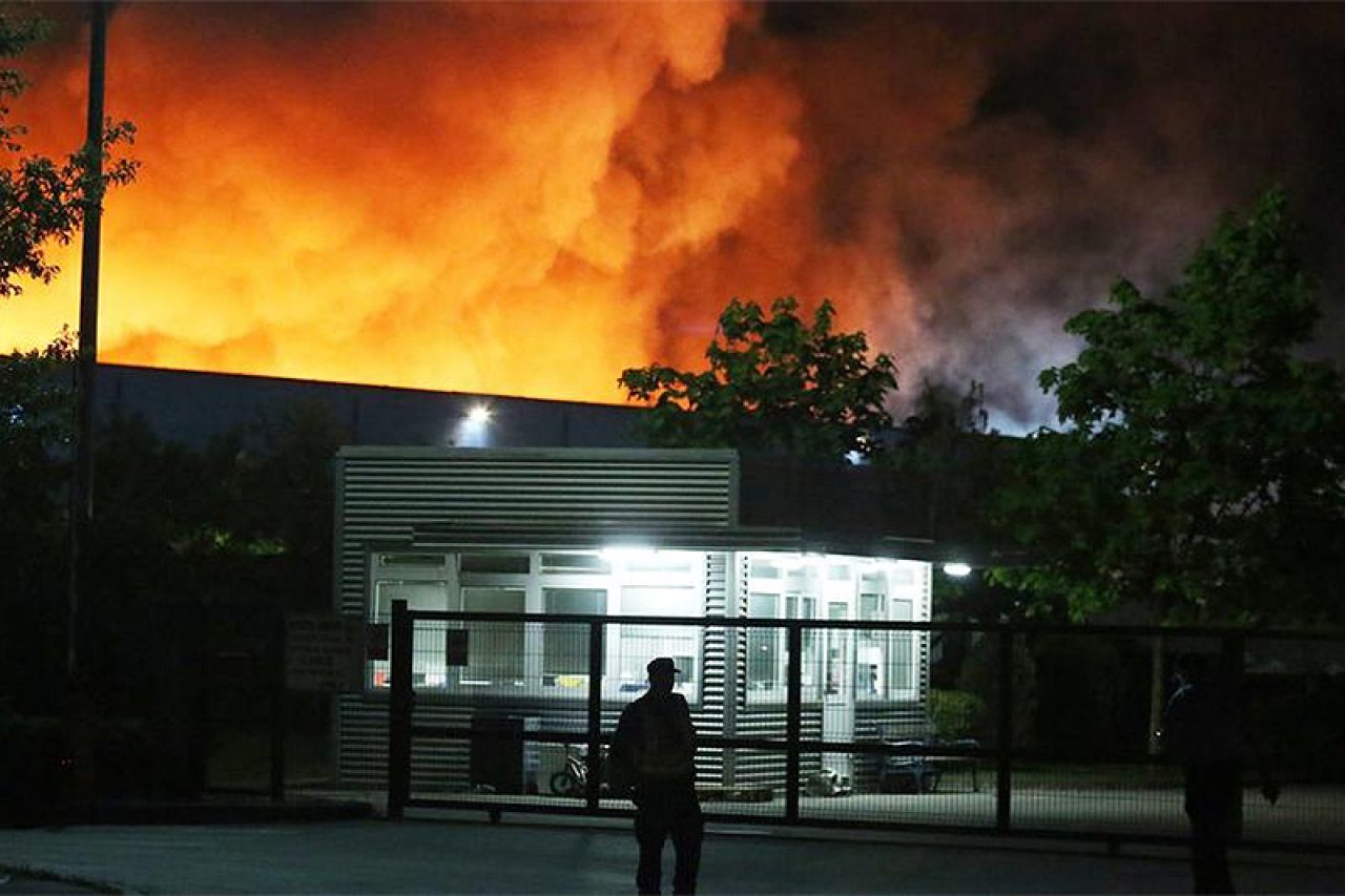 VIDEO | Veliki požar u Zagrebu; planuo pogon tvrtke