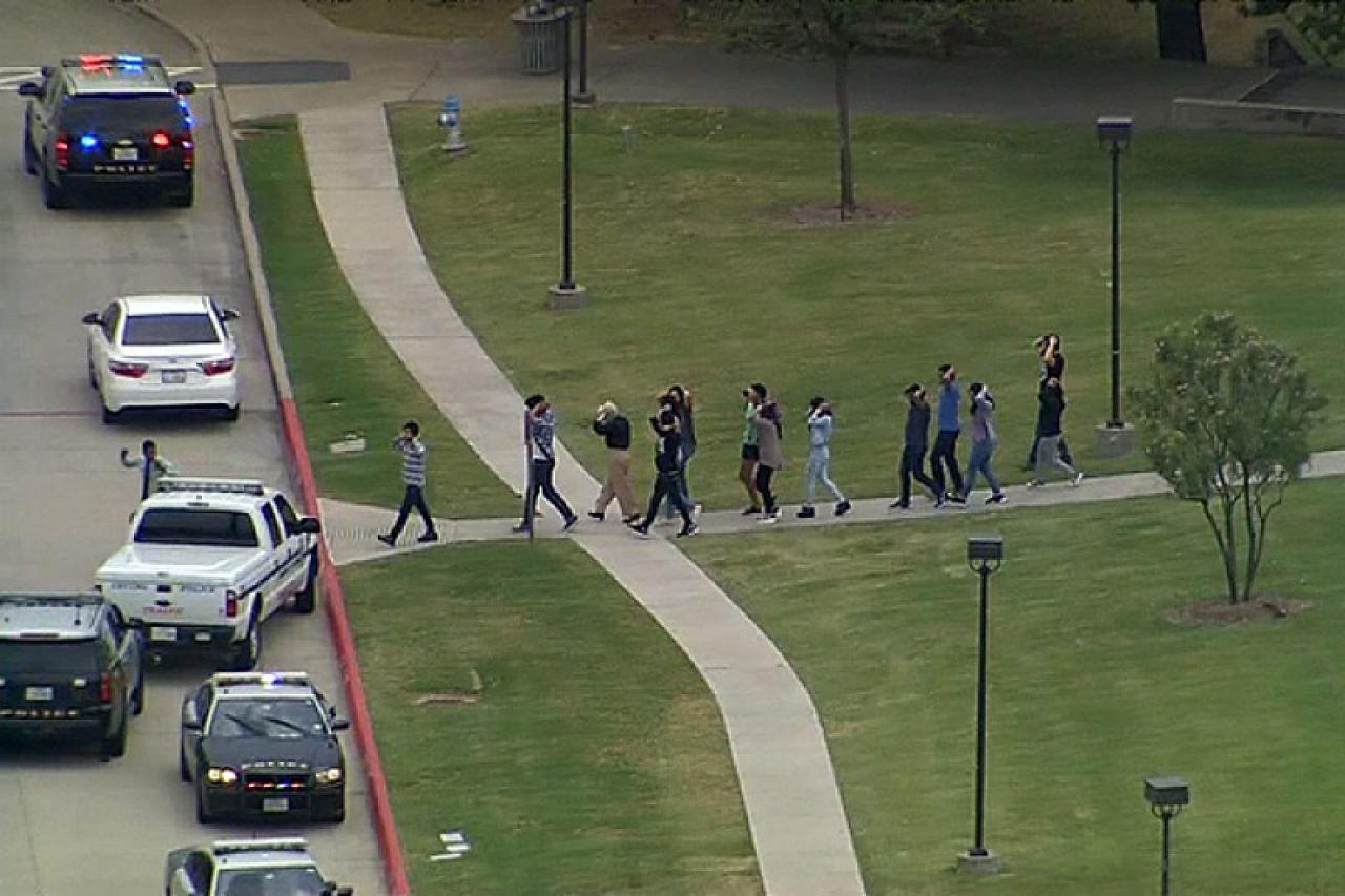 VIDEO | Pucnjava u Dallasu: Dvoje mrtvih u studentskom kampusu