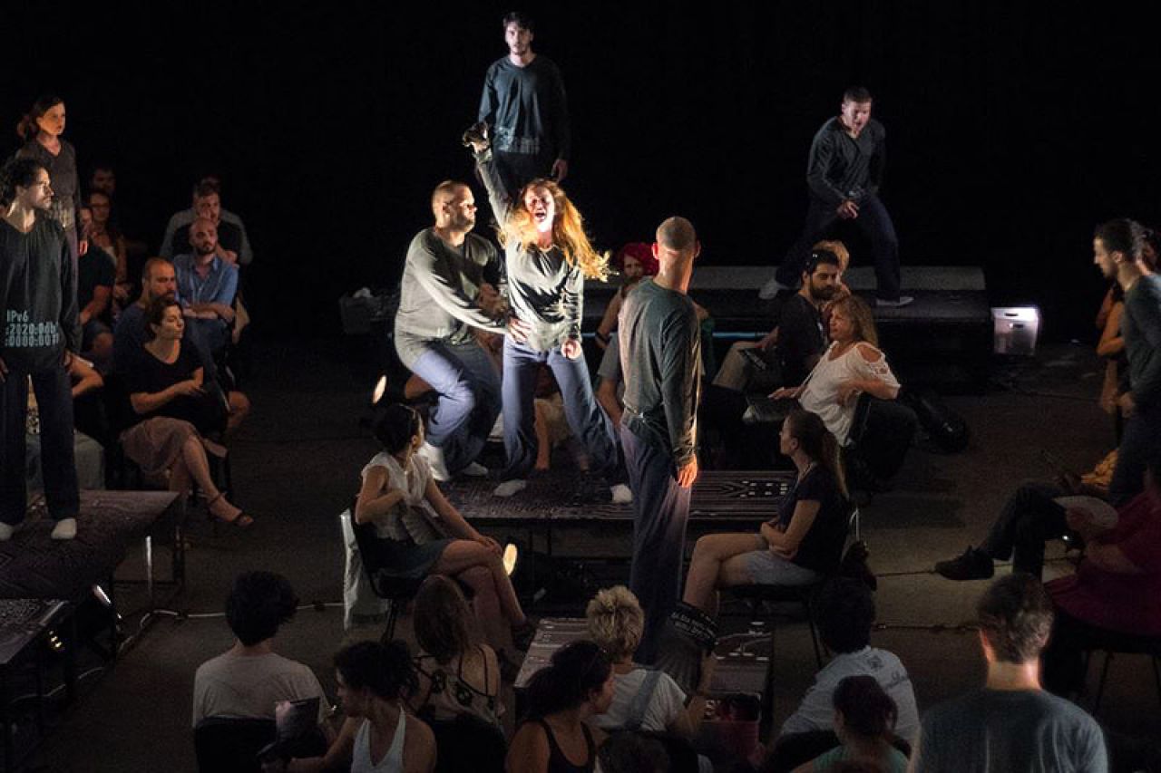 Predstava u kojoj se publika nalazi na sceni s glumcima premijerno u Mostaru