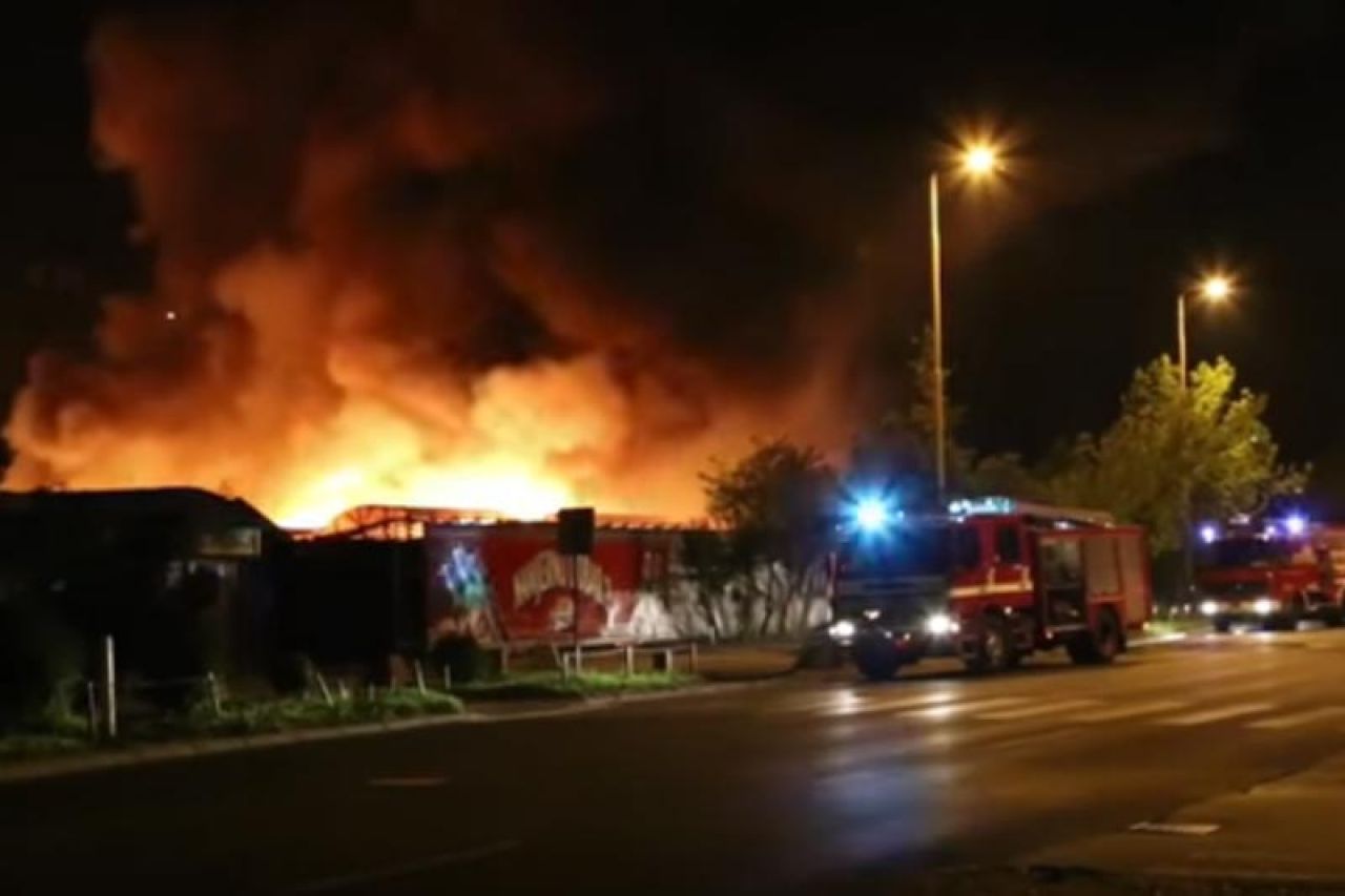 VIDEO | Izgorjela tržnica