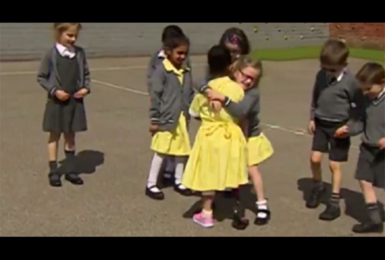 Dječja sreća je najiskrenija: Pogledajte kako se školarci raduju protezi prijateljice