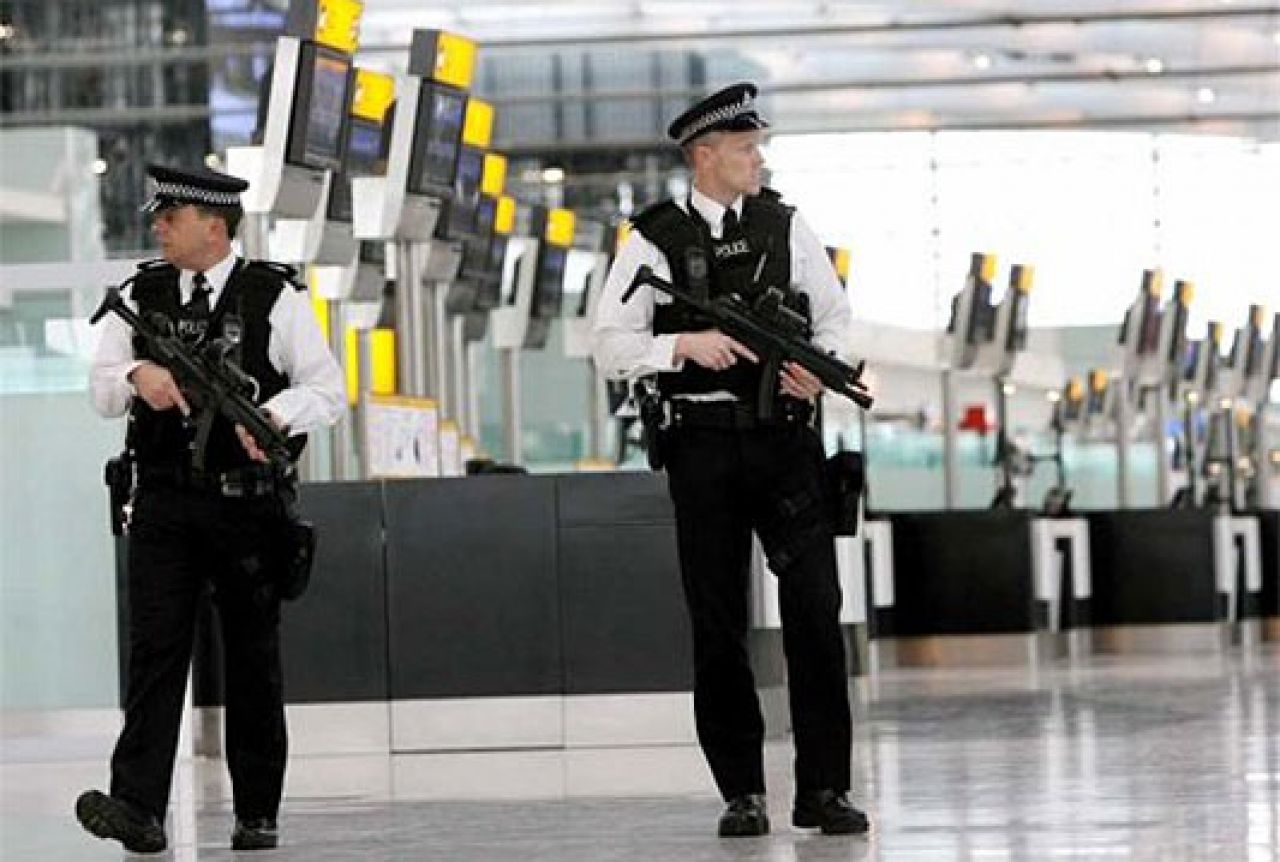 Zbog sumnjive torbe obustavljeni letovi sa londonskog Heathrowa