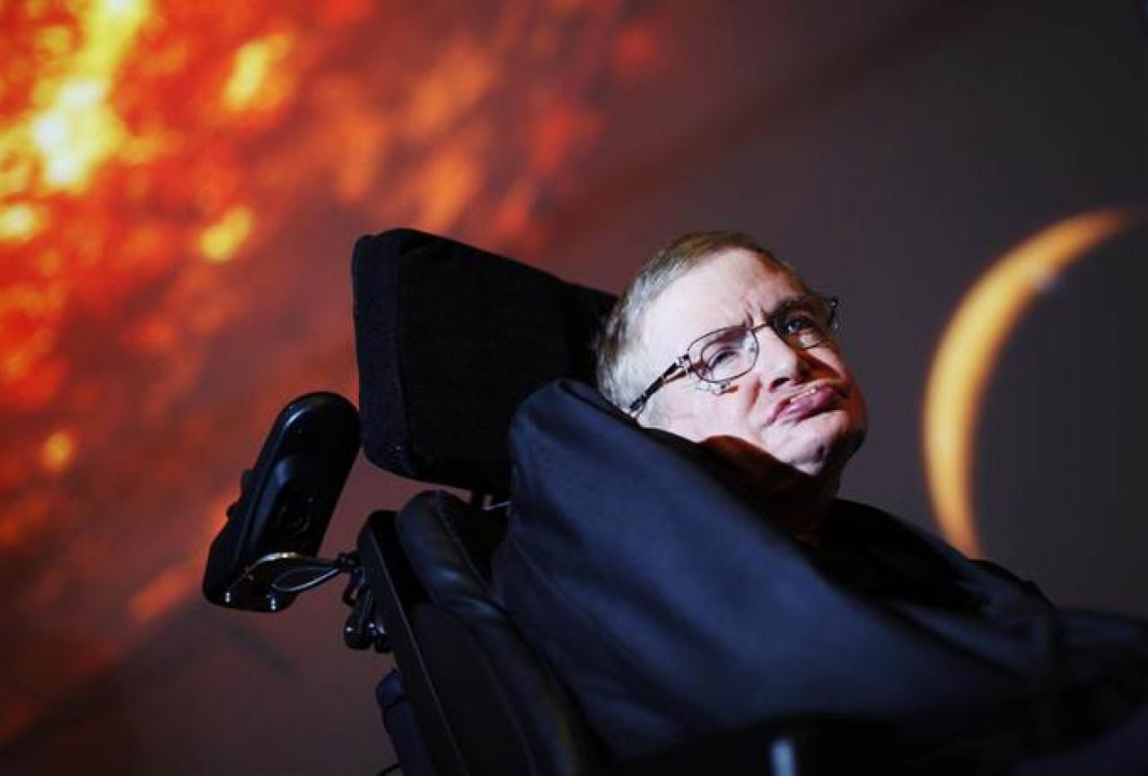 Hawking: Na Zemlji ćemo biti još 100 godina