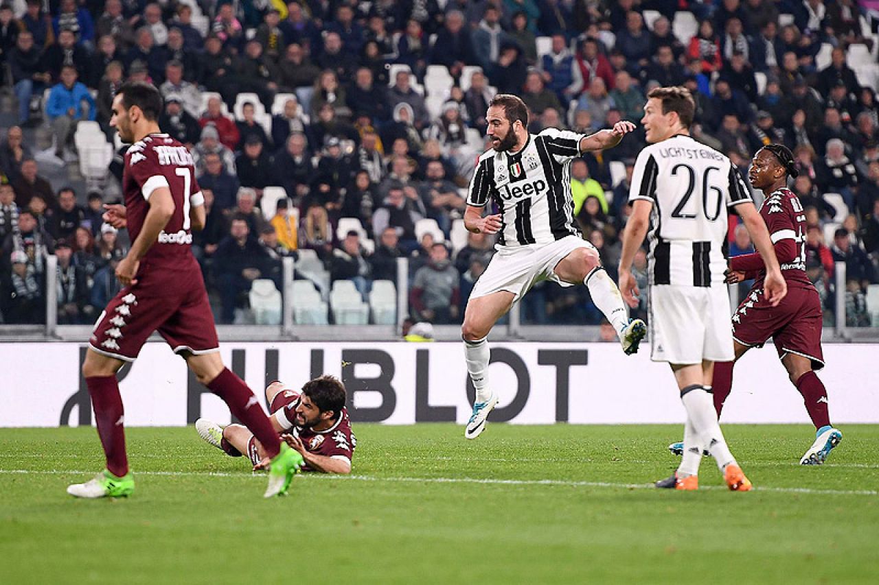 Higuain spasio Juventus poraza