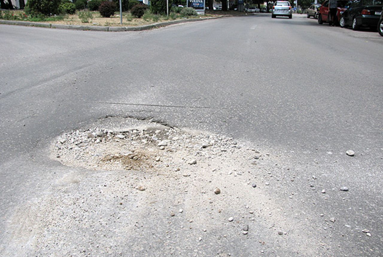 Ceste bi se uskoro mogle same 'krpati' uz pomoć bakterije 