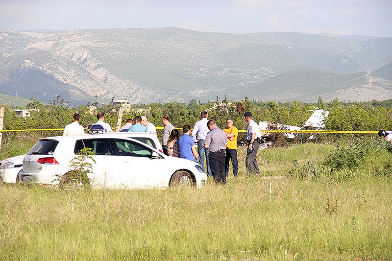 Četiri osobe smrtno stradale u padu aviona u Mostaru
