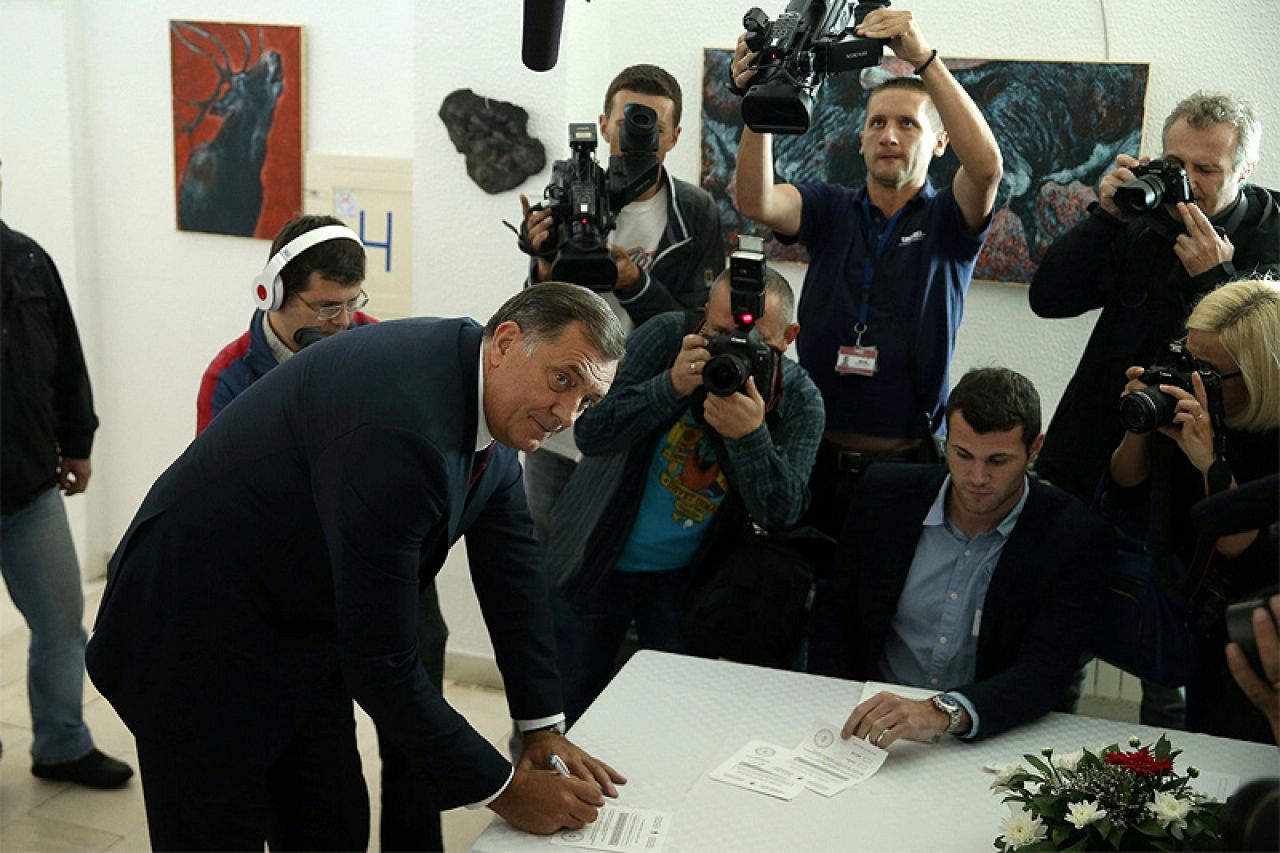 Dodik najavio referendum o otcjepljenju