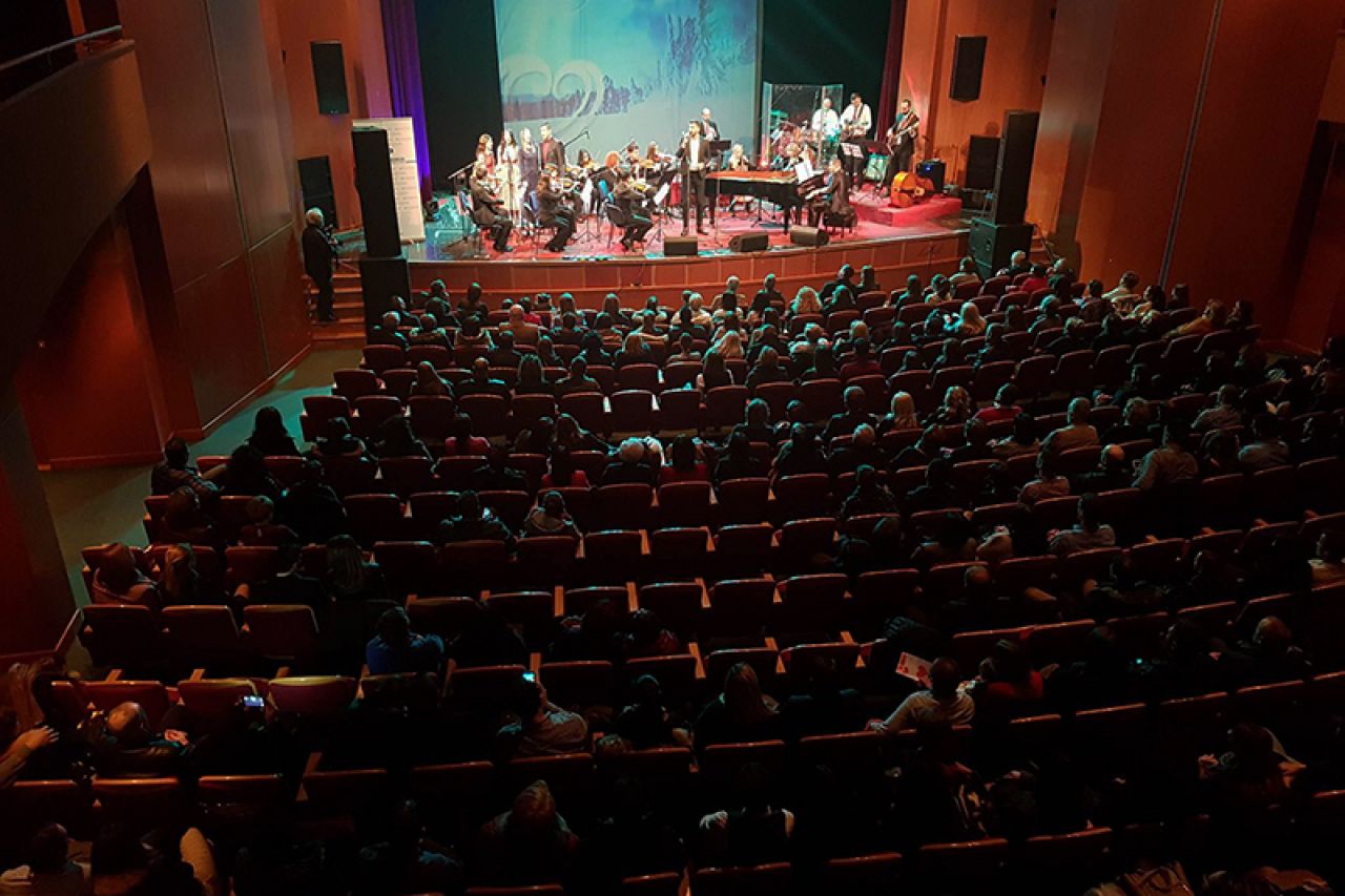 Simfoničari uz harmoniku i klarinet oduševili Mostarce