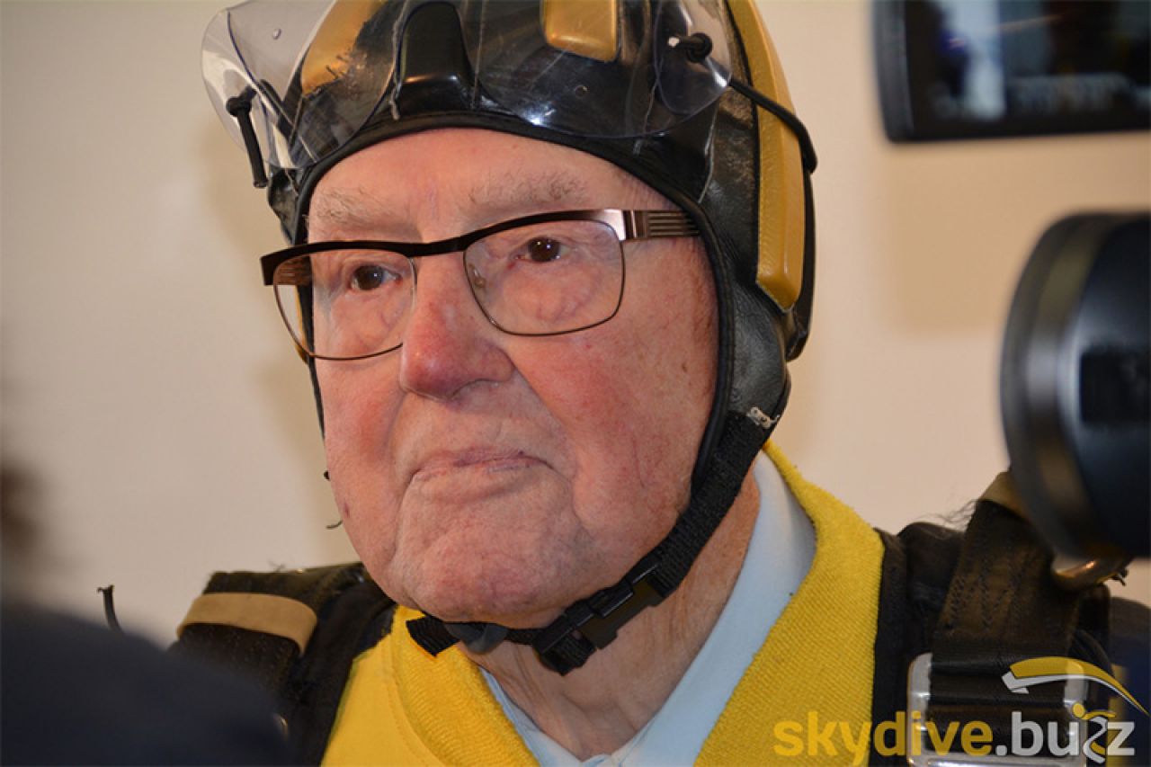 VIDEO | Britanski ratni veteran u 101. oborio rekord u skakanju padobranom