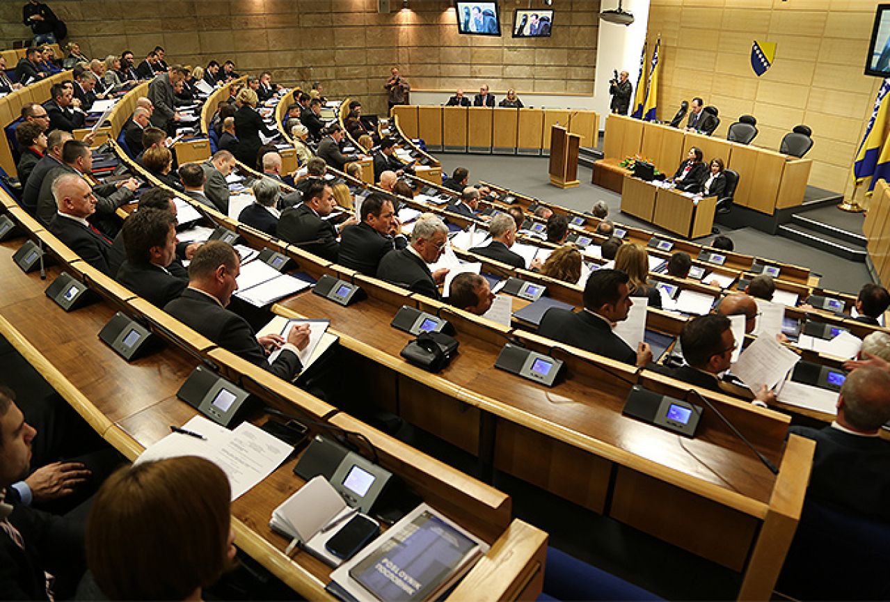 Parlamentarci FBiH odbili izvješće o proračunu kojeg su sami usvojili