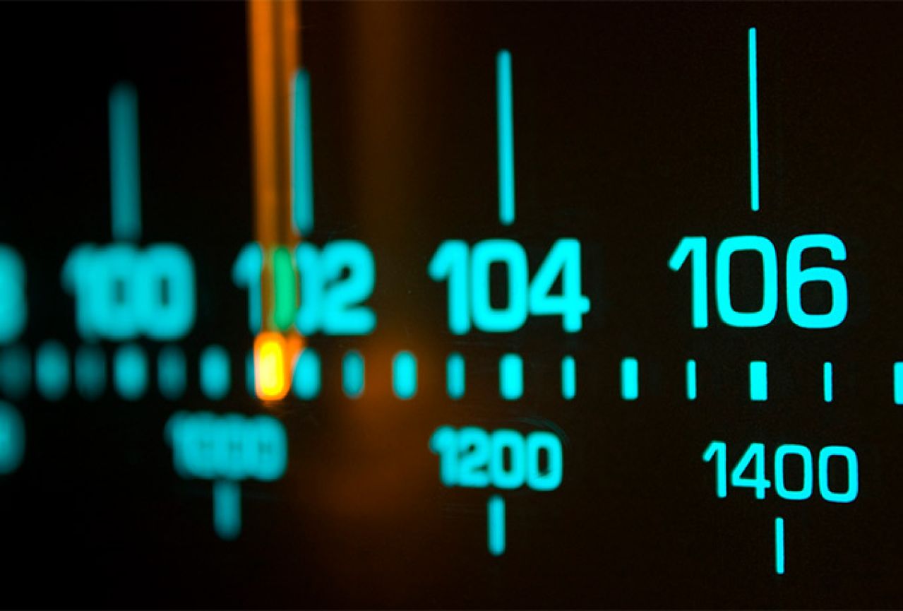 RAK poništio javni poziv za dodjelu frekvencija za radijsko emitiranje