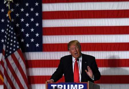 https://storage.bljesak.info/article/198824/450x310/trump-zastave-galami.jpg