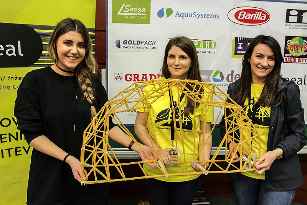 Uspješno izrađivanje mosta od špageta sveučilišnih građevinaca