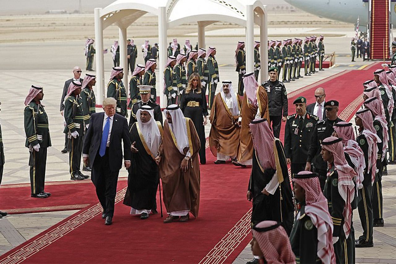 VIDEO | Trump kraljevski dočekan u Saudijskoj Arabiji