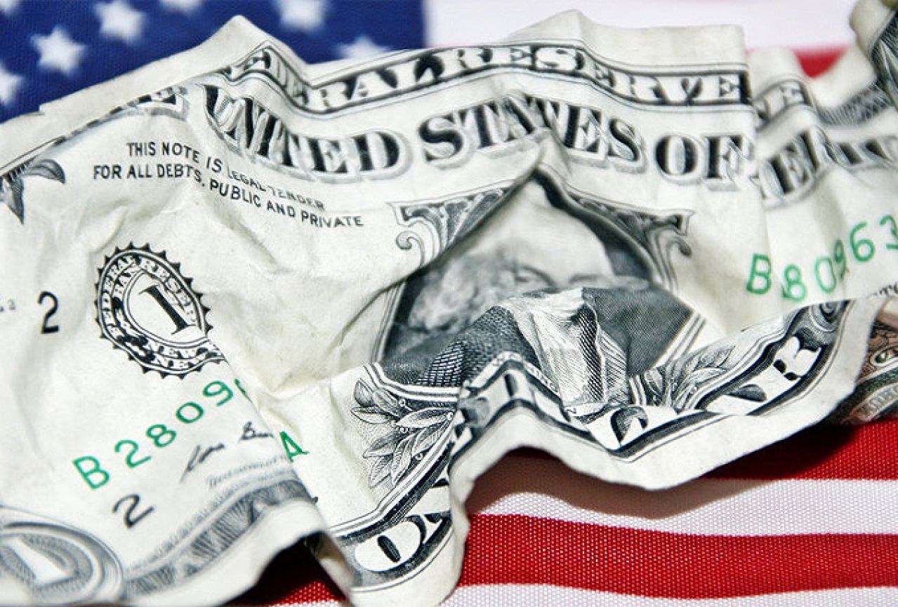 Dolar potonuo na najniže razine u šest mjeseci