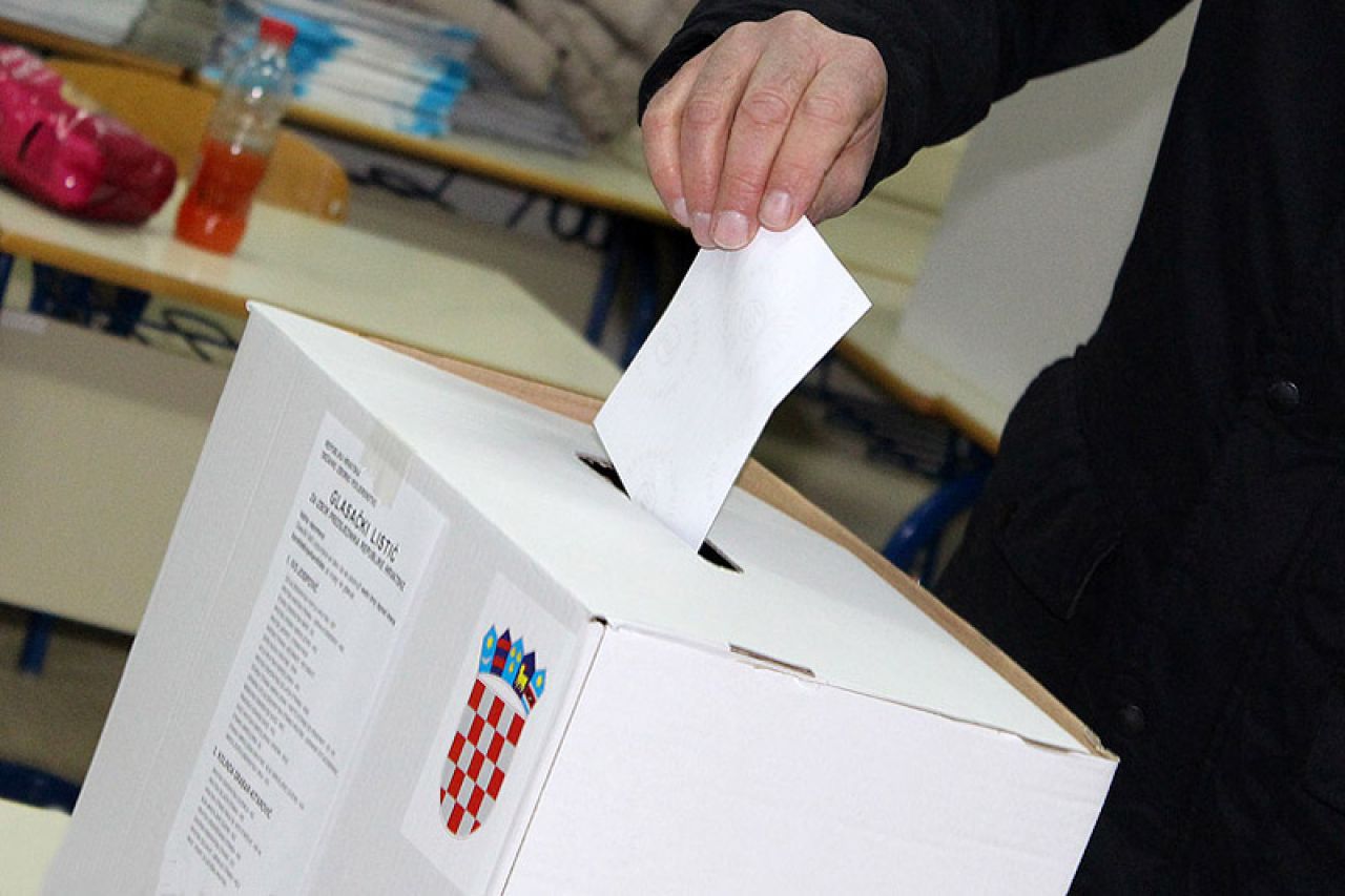 Hrvatska: Do 16.30 sati na lokalne izbore izašlo 35,15 posto birača
