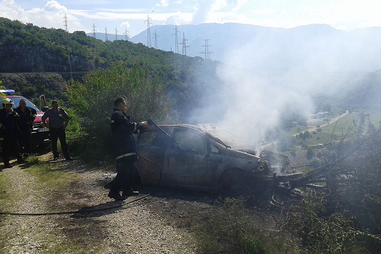 Mostar: Nedaleko od HE Salakovac izgorio automobil