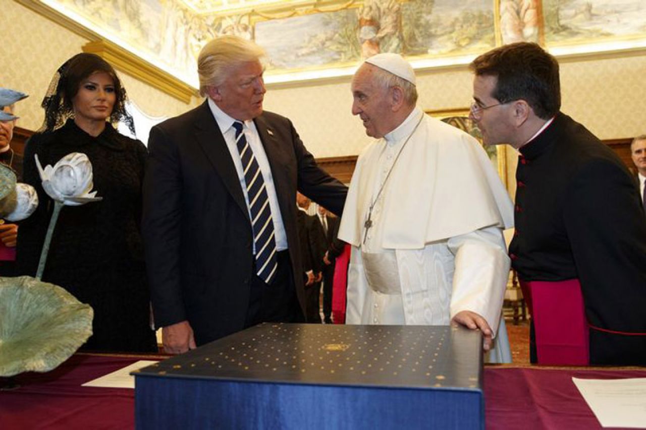 Papa Franjo našalio se s Melanijom Trump: ''Čime ga hranite?''