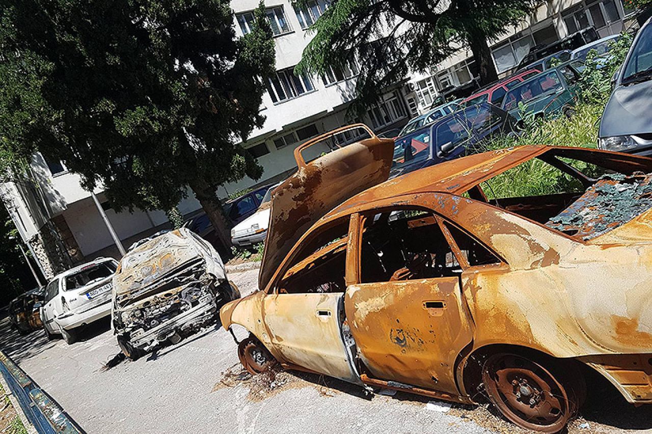 Mostar: Provode se istrage o zapaljenim automobilima