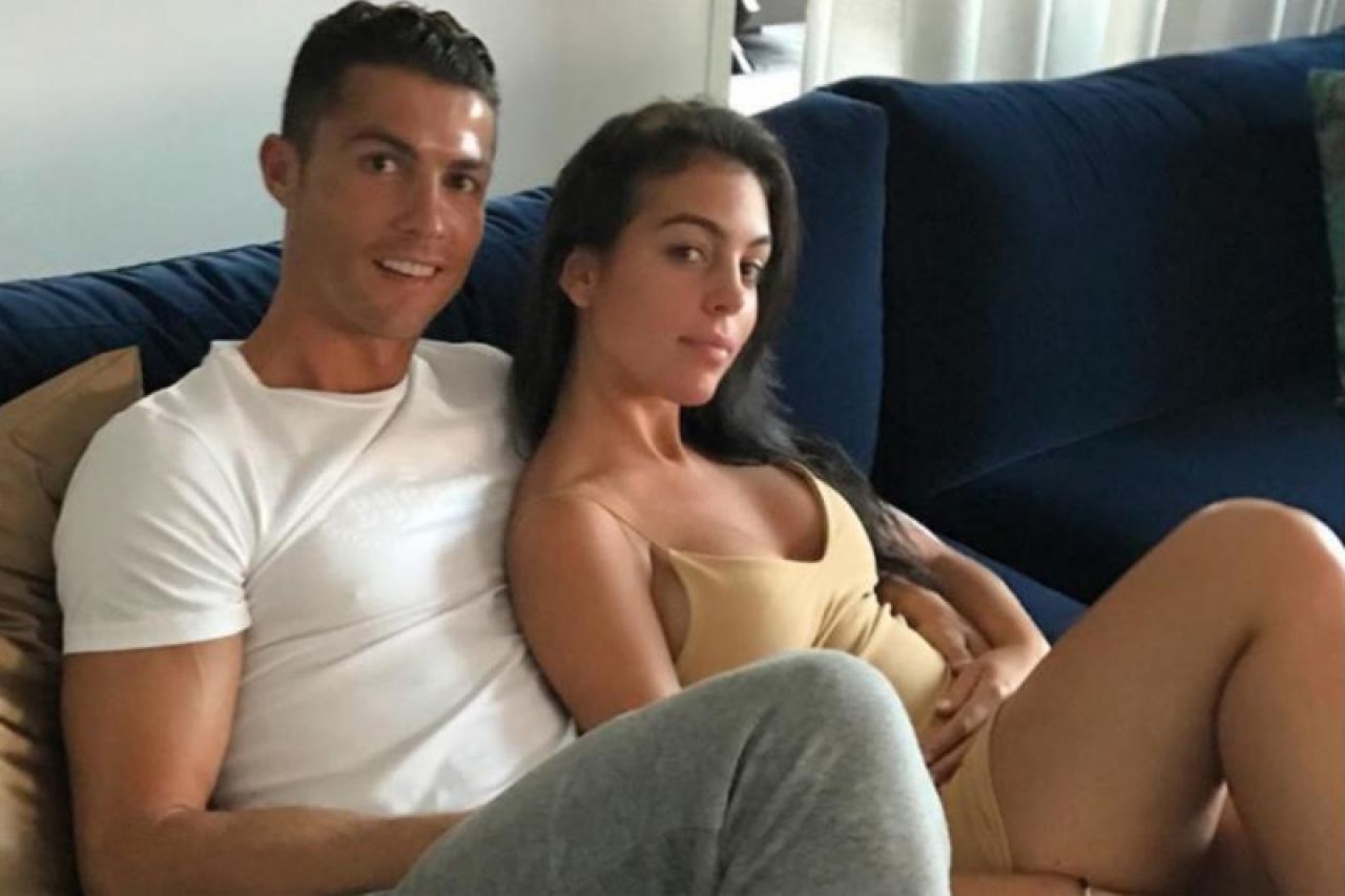 Fotografija koja dokazuje da je Ronaldova cura Georgina trudna?