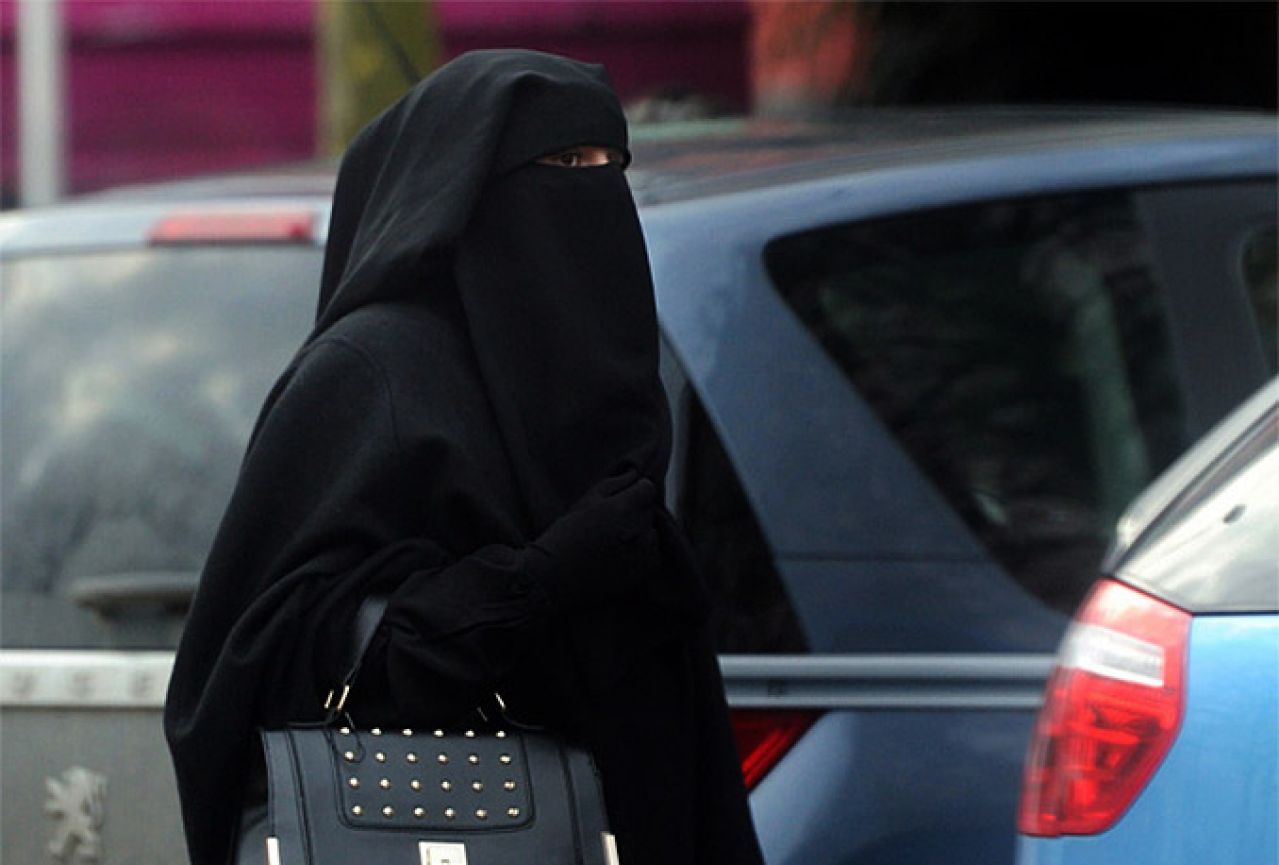 Britanska stranka traži zabranu burki jer izazivaju nedostatak vitamina D