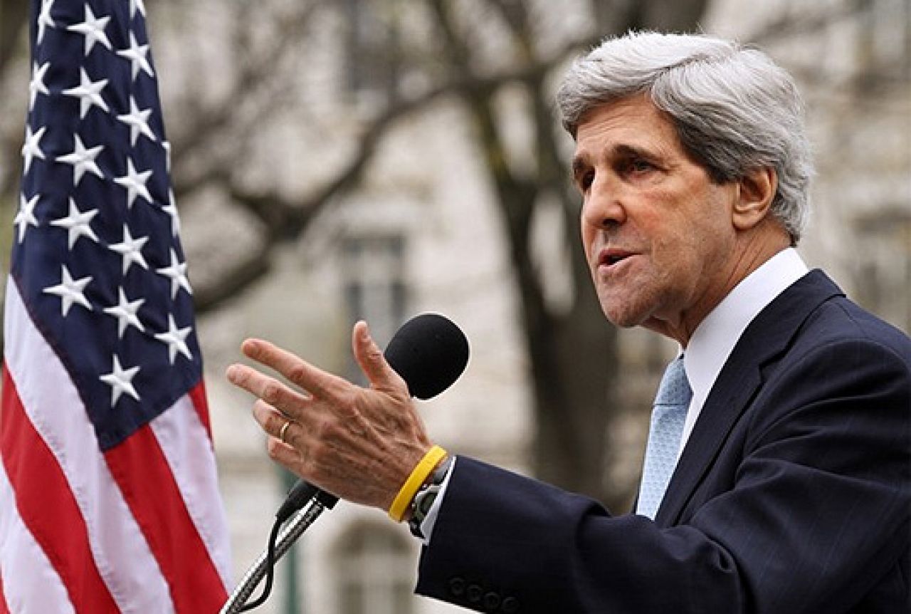 Kerry u Berlinu: Amerikanci imaju pravo da budu glupi