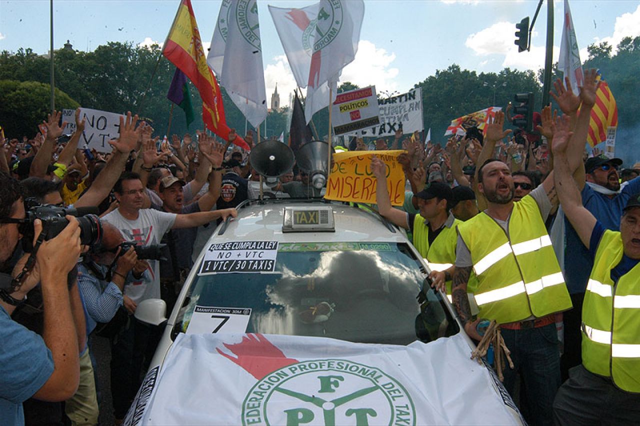 Španjolski taksisti zbog Ubera i Cabifya izavali prometni kaos