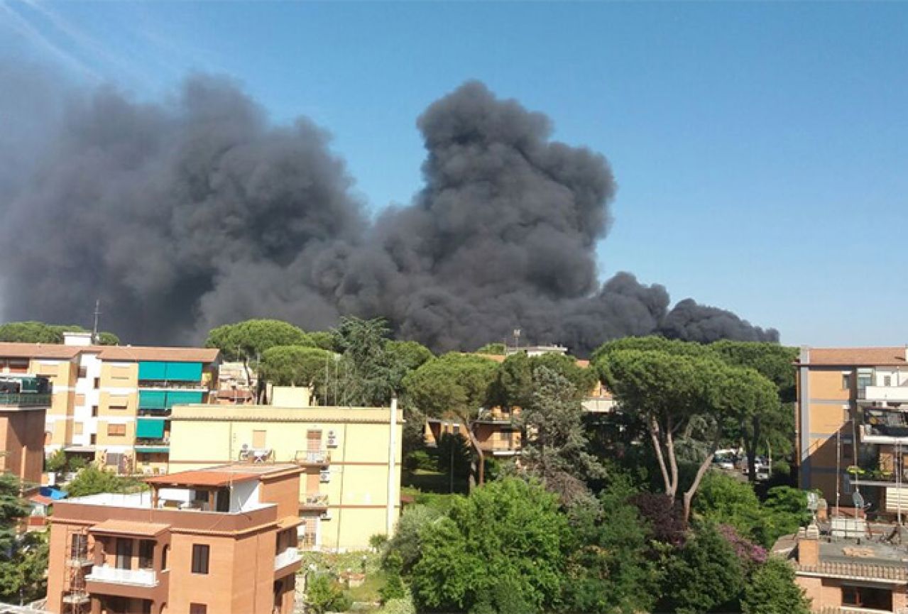 Požar u Rimu u blizini Vatikana
