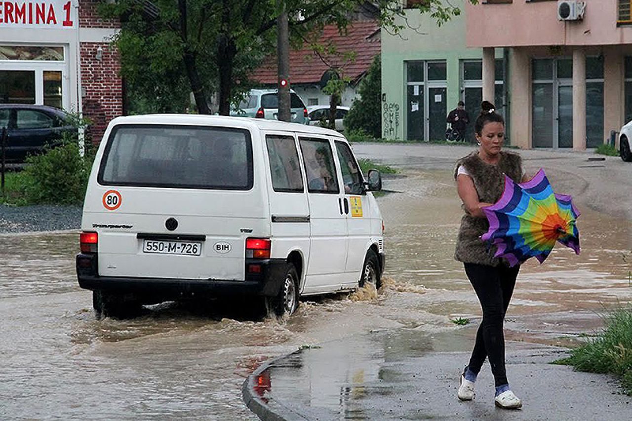 VIDEO | Veliko nevrijeme pogodilo Tuzlu