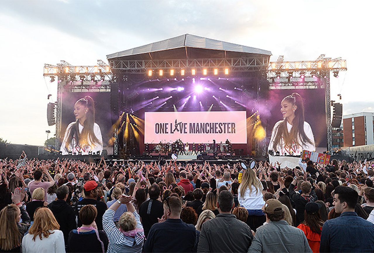 Ariana Grande održala humanitarni koncert za žrtve napada u Manchesteru