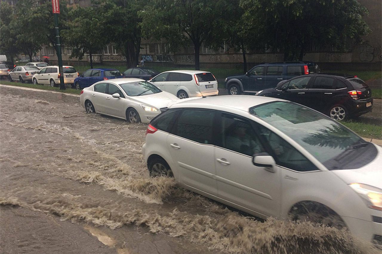 Ulice Sarajeva poplivale nakon obilne kiše