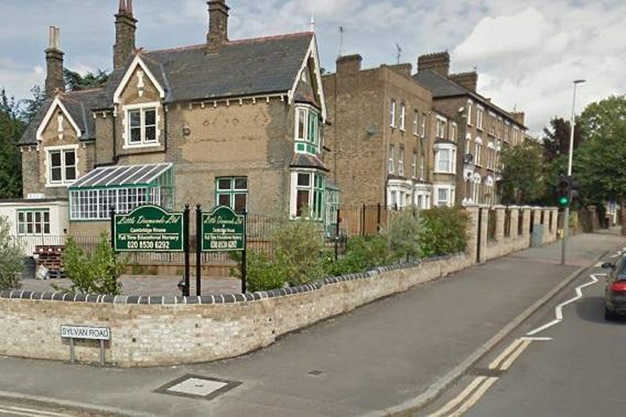 Tri žene izbole noževima mlađu osobu u središtu Londona