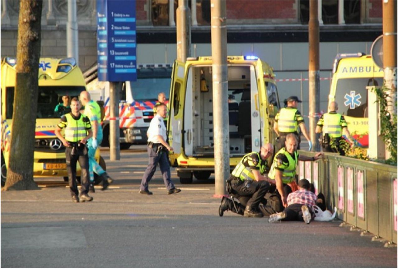 Amsterdam: Muškarac se automobilom zabio među pješake