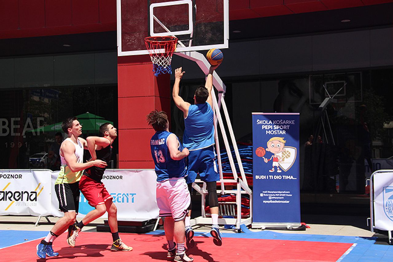 Streetball turnir oduševio ljubitelje košarke u Mostaru