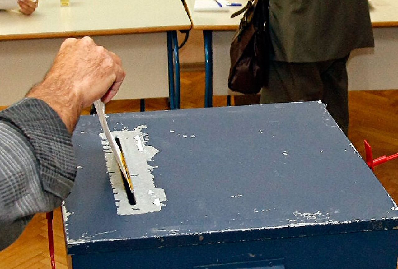 Zatvorena birališta na Kosovu, glasovanje proteklo bez većih nepravilnosti