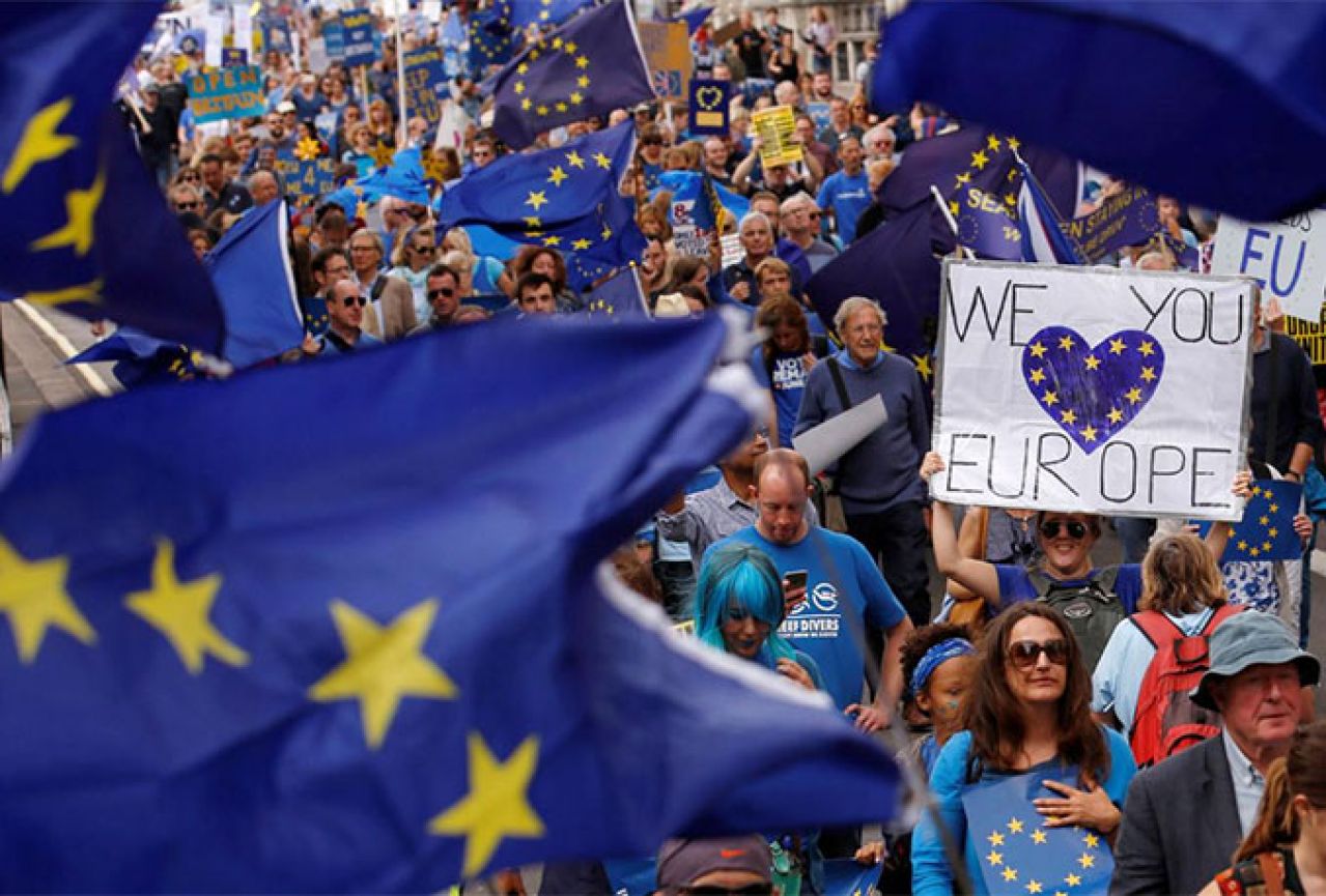 EU prijeti da će odgoditi pregovore o Brexitu za cijelu godinu