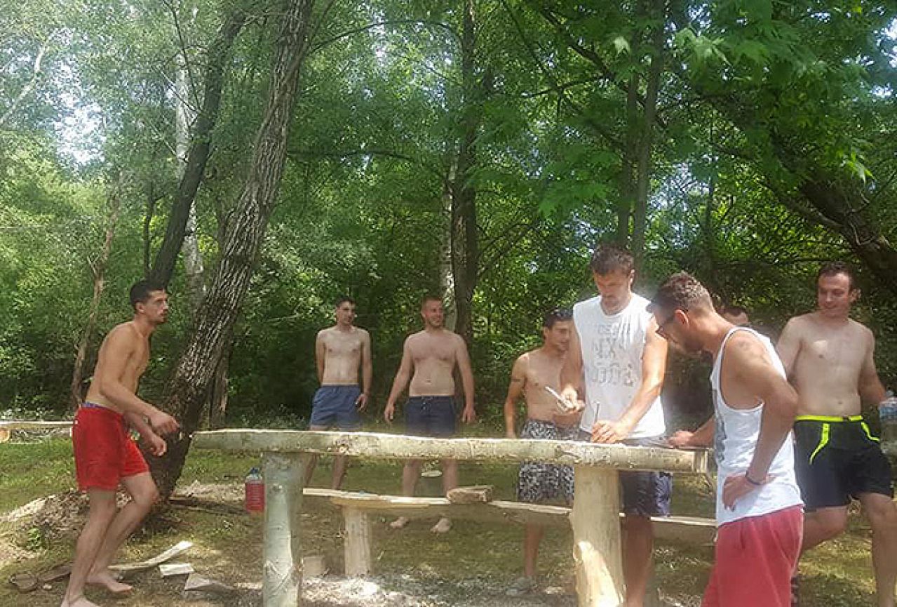 Mostar: Mladi sami napravili i uredili kupalište