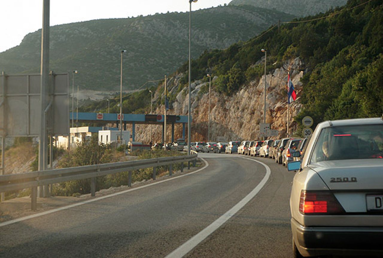 Pojačan promet vozila na graničnim prijelazima u Neumu