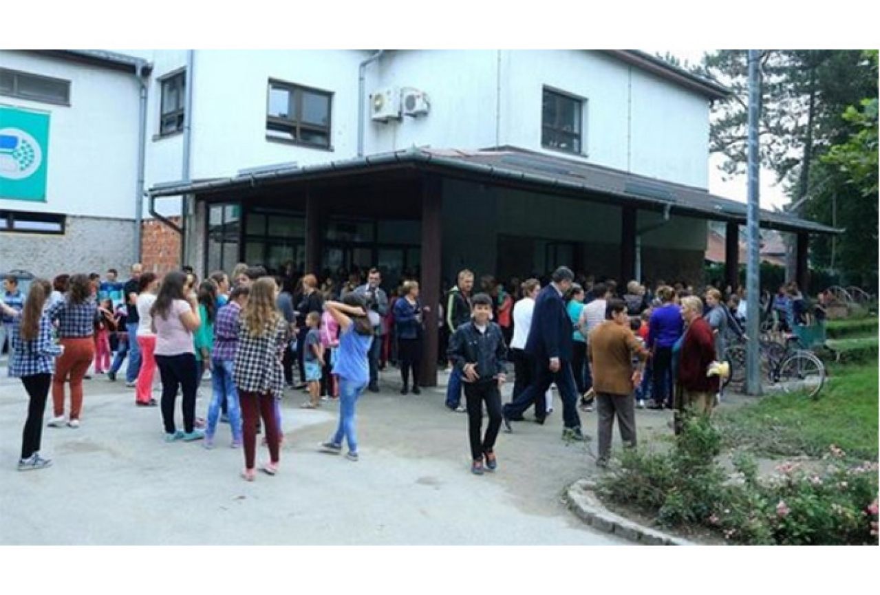 U Travniku prosvjedni skup protiv osnivanja škole u Jajcu